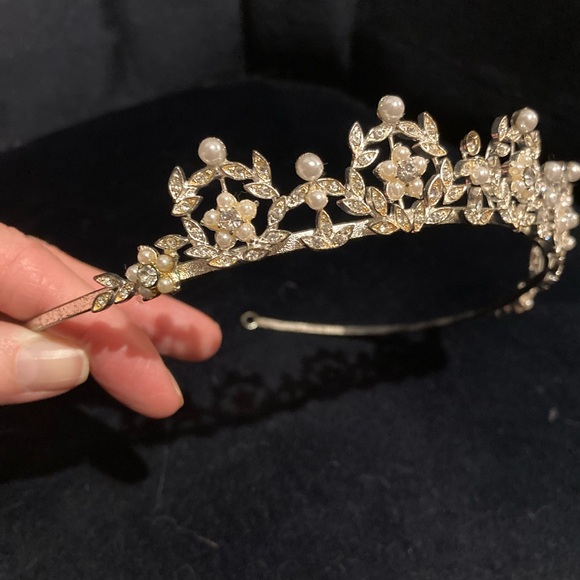 Bridal tiara - Picture 3 of 6